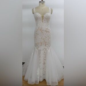 Brand New Stunning Mermaid Wedding Dress – Never Worn, Pristine Condition.